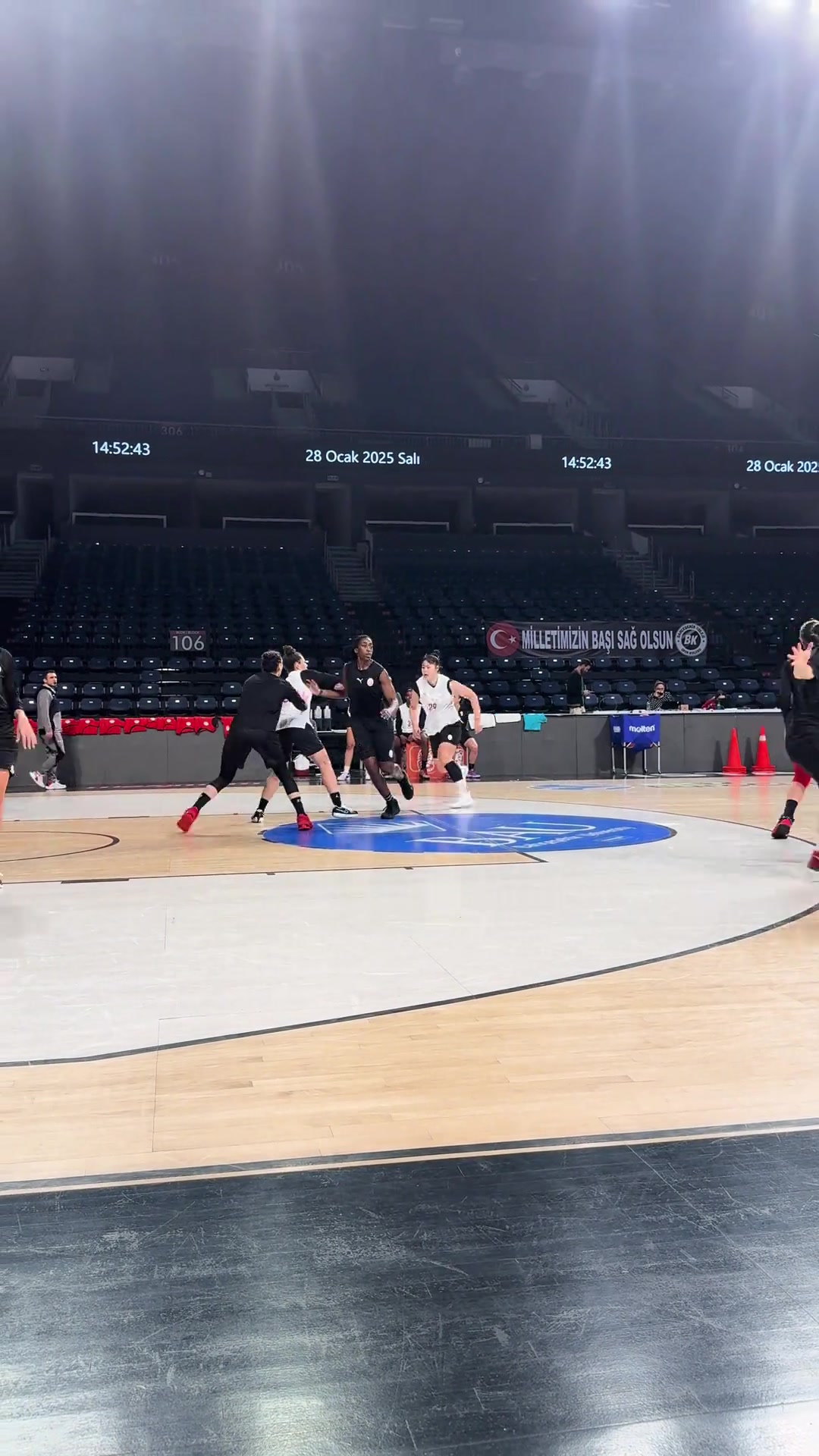 j9九游会官方登录李月汝晒训练视频：我刚刚结束今天的训练 新的一年大家一起加油