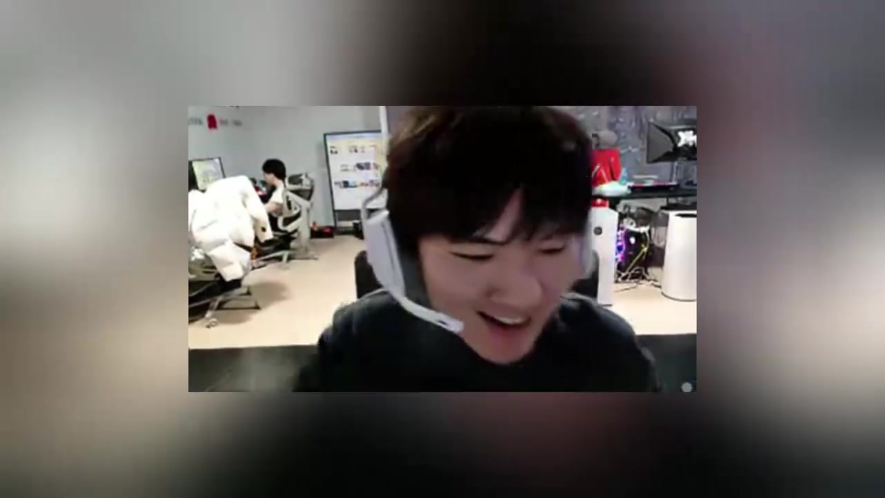 j9九游真人游戏第一品牌登录入口重赛重赛😆JKL韩服遇Deft多次被单杀：不公平 他多个屏障！