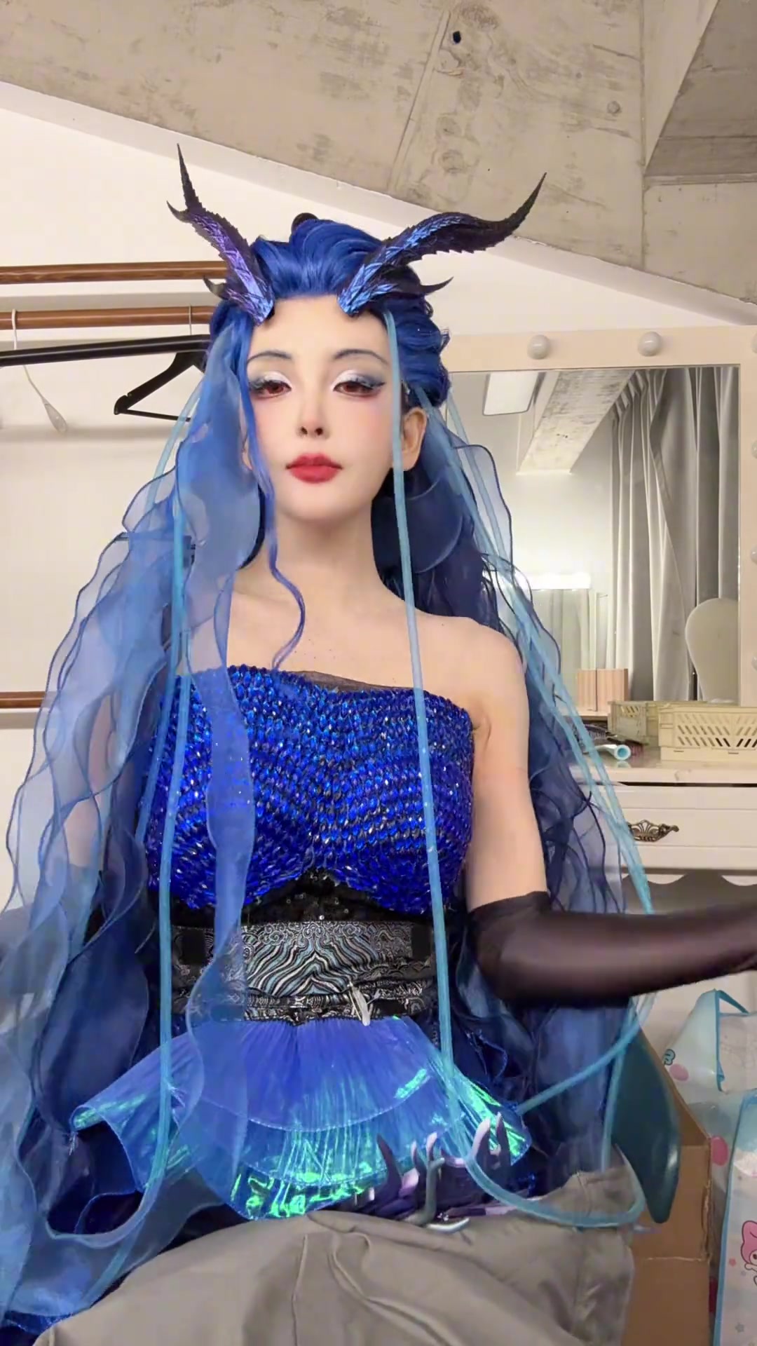 九游会j9官网真人游戏第一品牌Rita更新抖音敖闰cos手势舞：姑姑拍了拍发现你欠揍